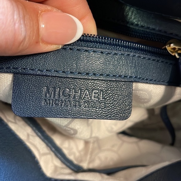 Michael Kors Saffiano Navy Blue leather Hamilton shoulder bag - Picture 6 of 9